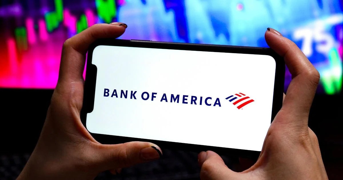 A person with a phone showing the bank of america gateway